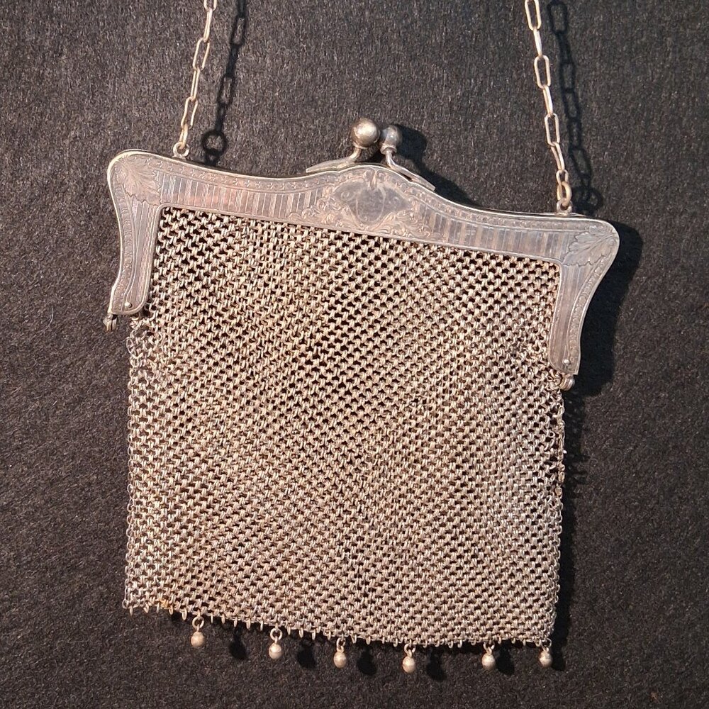 Shimmering (1910-1920) German-Ag Mesh Coin Pouch with Crest Plate & Talon Zipper - Picture 4 of 16